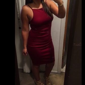 Sleeveless dark red dress